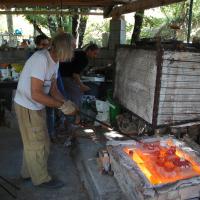 Cuisson raku . Stage poterie en Ardèche